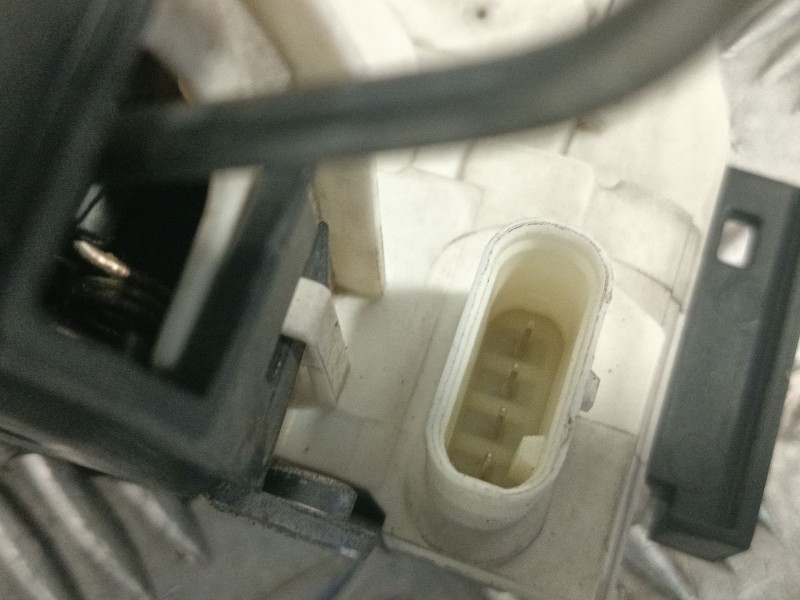 Recambio de cerradura puerta delantera derecha para mercedes-benz clase a (w176) referencia OEM IAM A1667200435  