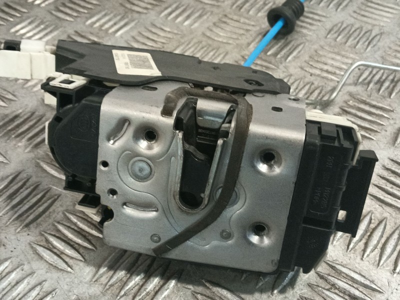 Recambio de cerradura puerta delantera derecha para mercedes-benz clase a (w176) referencia OEM IAM A1667200435  