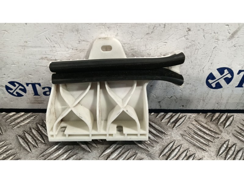 Recambio de plastico varios para citroën c3 referencia OEM IAM 9673361080  