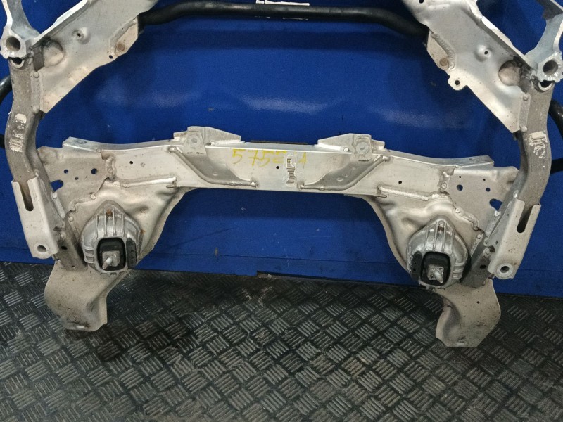 Recambio de puente delantero para bmw serie 1 berlina (e81/e87) 2.0 cat referencia OEM IAM   677133401