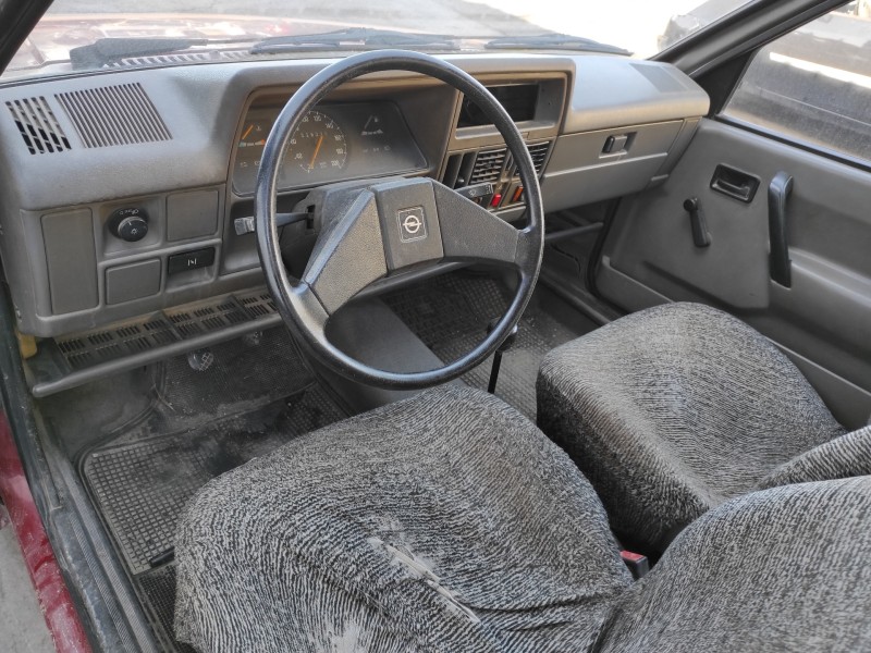 opel corsa a del año 1985