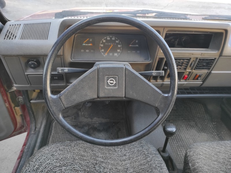 opel corsa a del año 1985