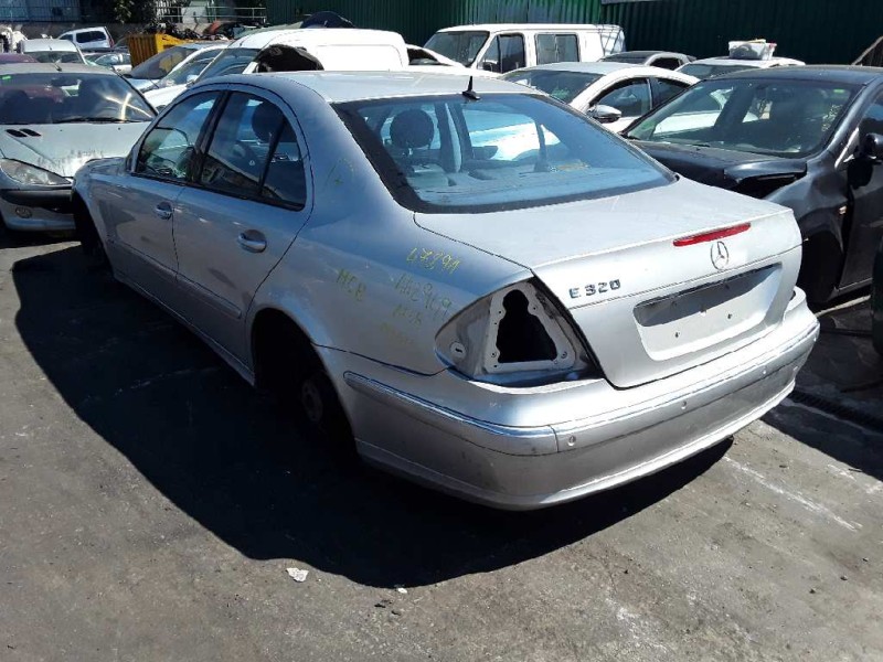 mercedes-benz clase e (w211) berlina del año 2003