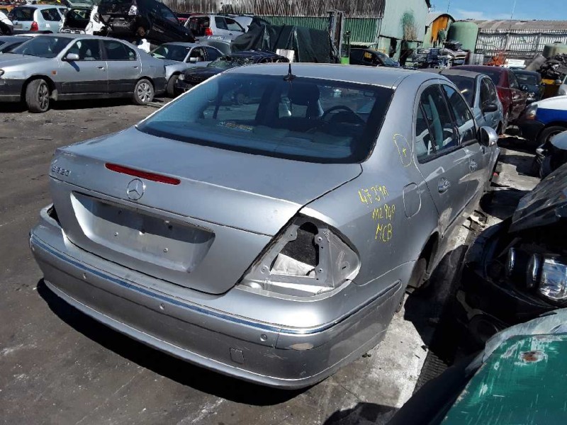 mercedes-benz clase e (w211) berlina del año 2003