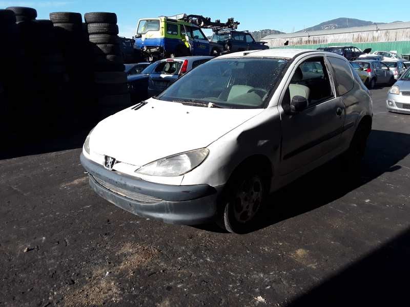 peugeot 206 berlina del año 2000