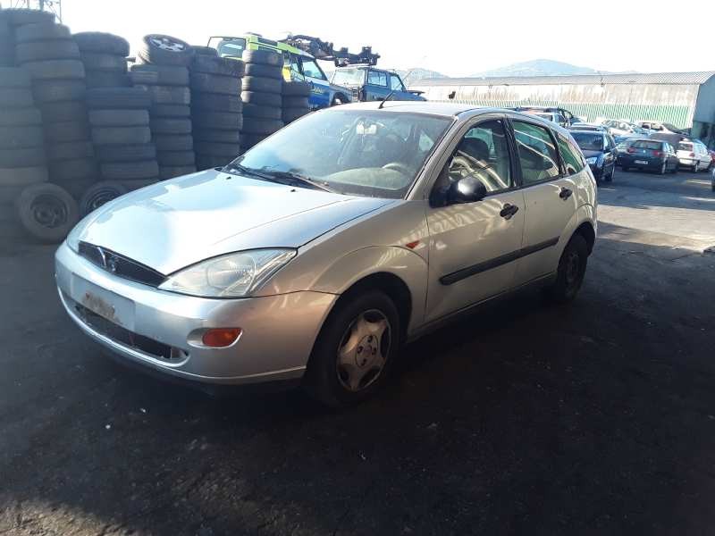 ford focus berlina (cak) del año 2000