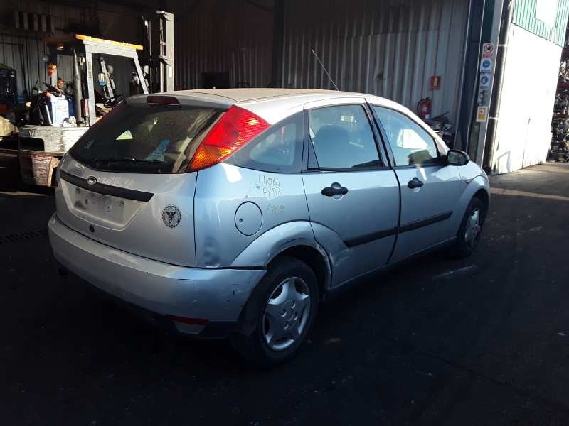 ford focus berlina (cak) del año 2000