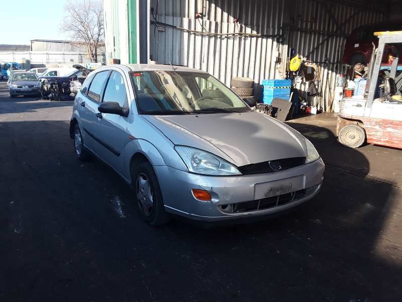 ford focus berlina (cak) del año 2000