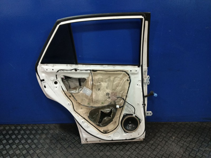 Recambio de puerta trasera izquierda para lexus rx referencia OEM IAM   