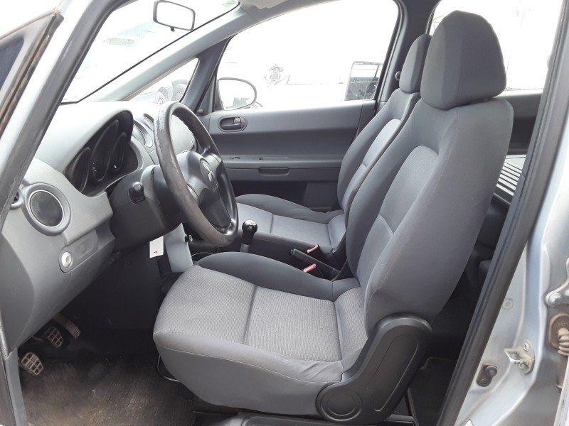 mitsubishi colt berlina 5 (z30a) del año 2004