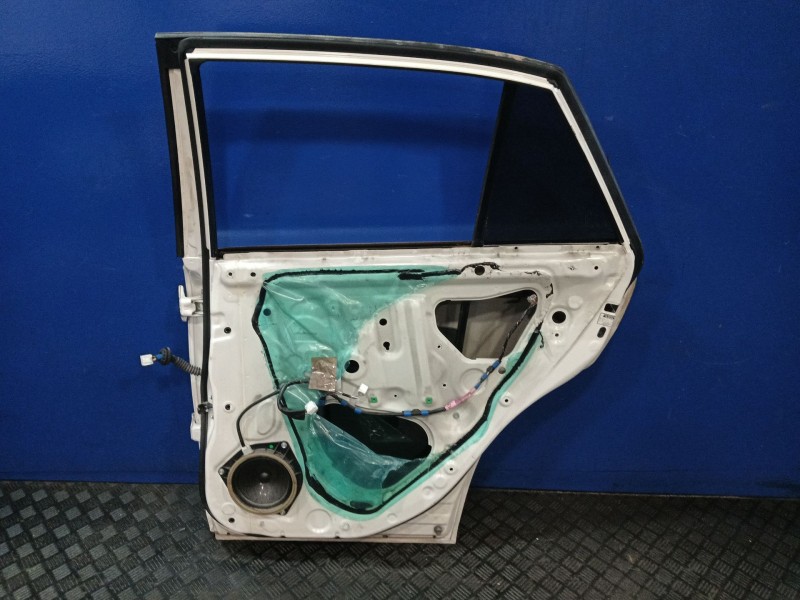 Recambio de puerta trasera derecha para lexus rx referencia OEM IAM   