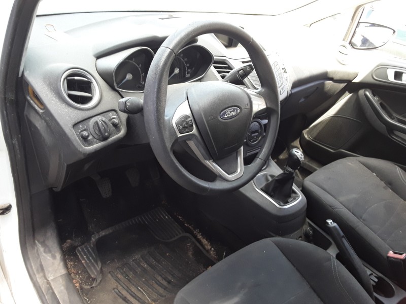 ford fiesta (ccn) del año 2013