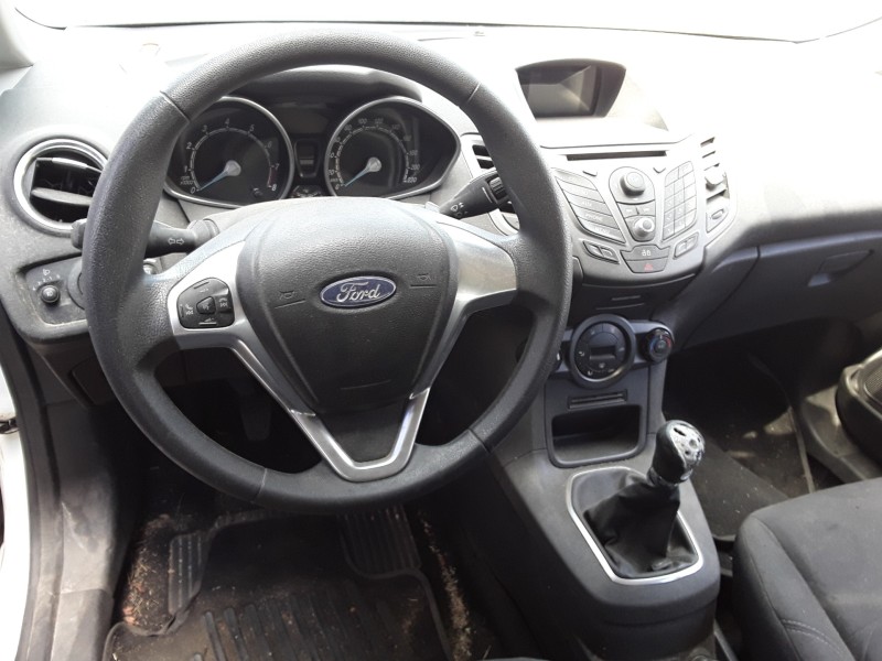 ford fiesta (ccn) del año 2013