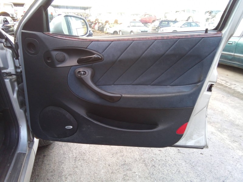 lancia lybra berlina del año 2001