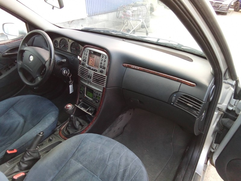 lancia lybra berlina del año 2001