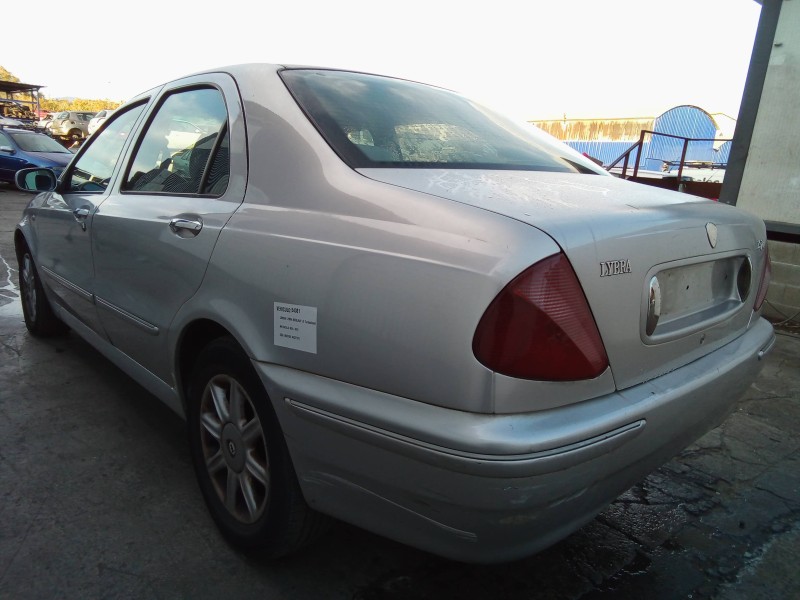 lancia lybra berlina del año 2001