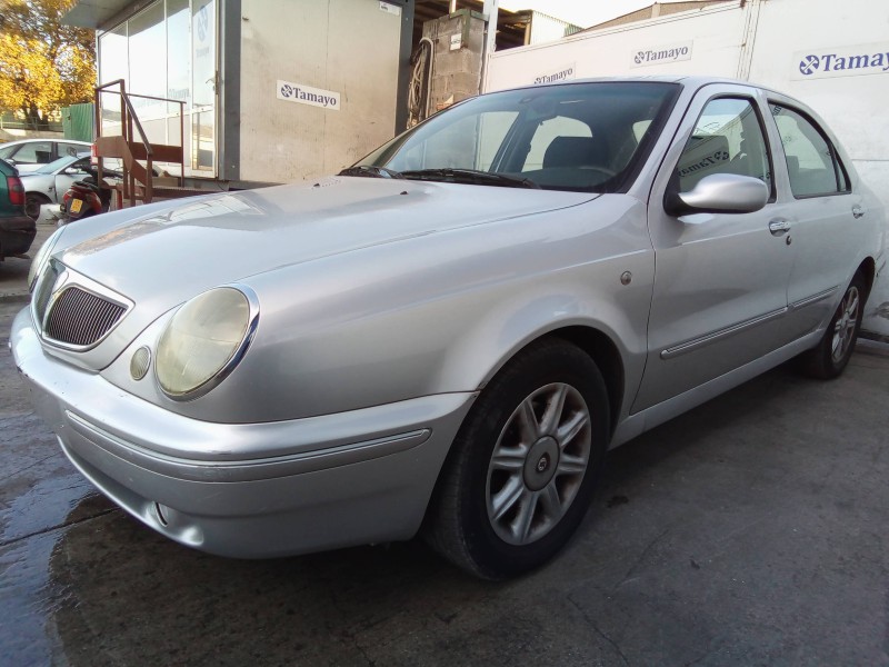 lancia lybra berlina del año 2001