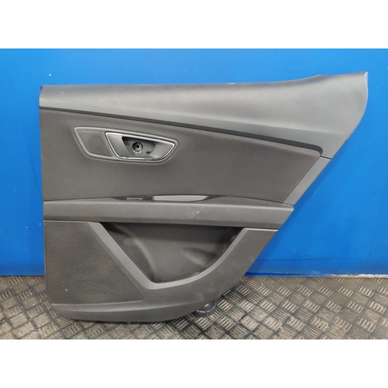 Recambio de guarnecido puerta trasera derecha para seat leon (5f1) 1.6 tdi referencia OEM IAM 5F4867116A W05F4867228A W05F486721