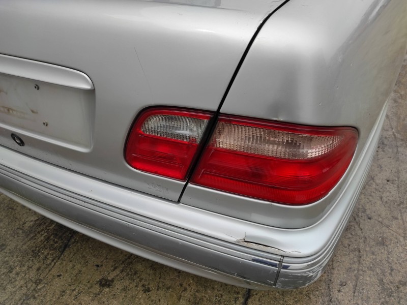 mercedes-benz clase e (w210) berlina del año 2001