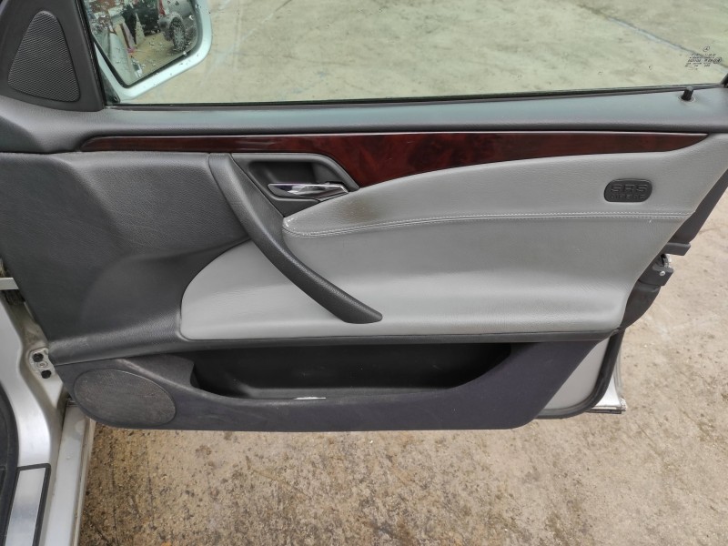 mercedes-benz clase e (w210) berlina del año 2001