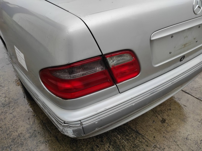 mercedes-benz clase e (w210) berlina del año 2001