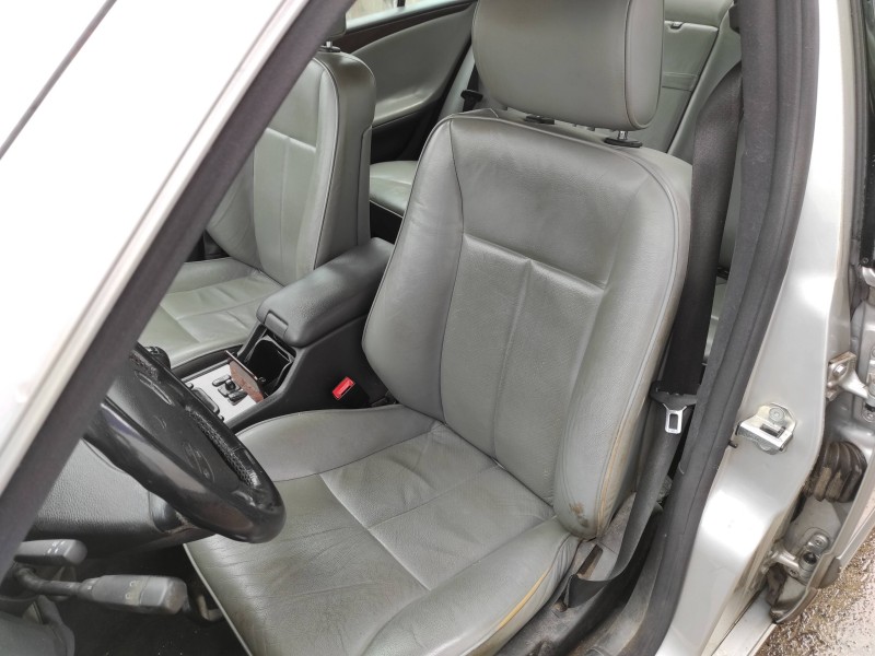 mercedes-benz clase e (w210) berlina del año 2001