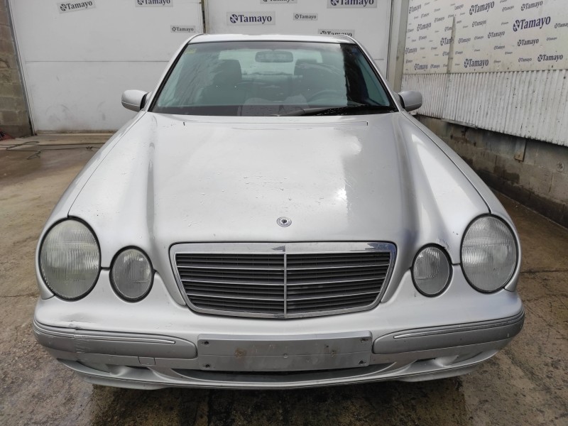 mercedes-benz clase e (w210) berlina del año 2001
