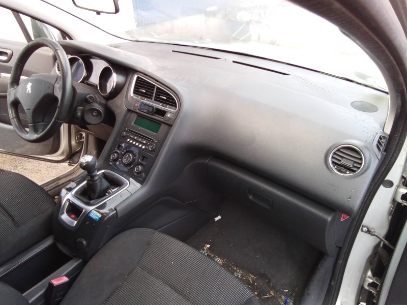 peugeot 5008 del año 2010