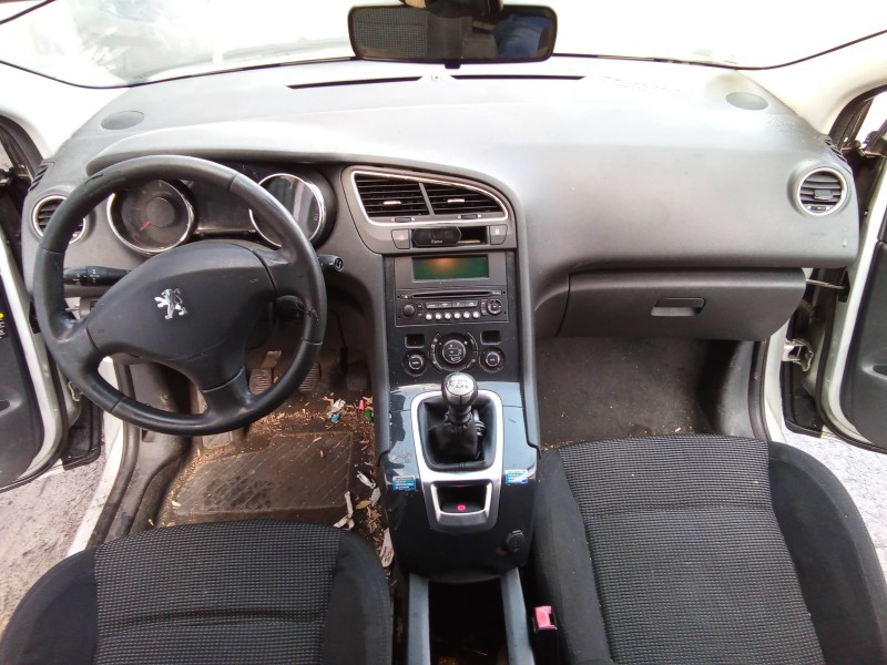 peugeot 5008 del año 2010