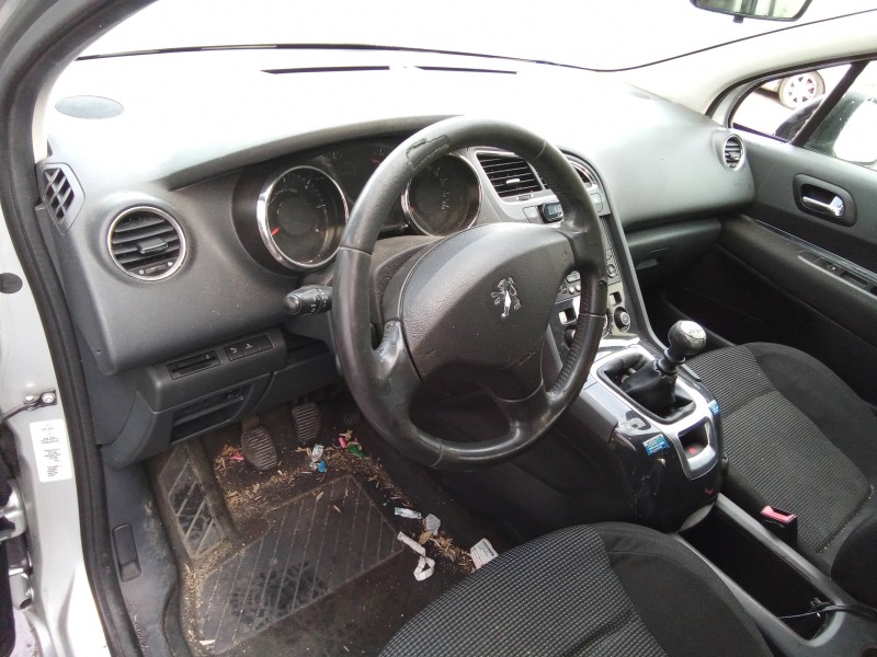 peugeot 5008 del año 2010