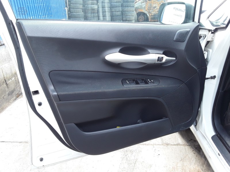 toyota auris del año 2011