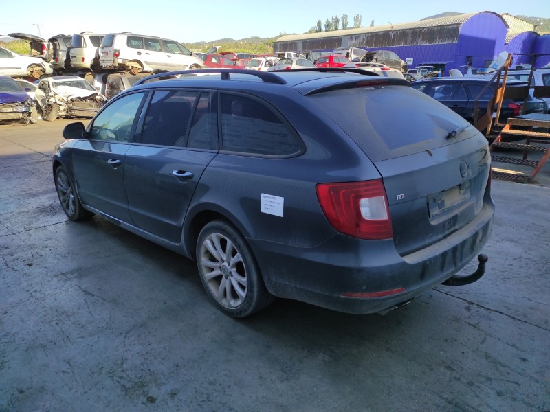 skoda suberb (3t4) del año 2011