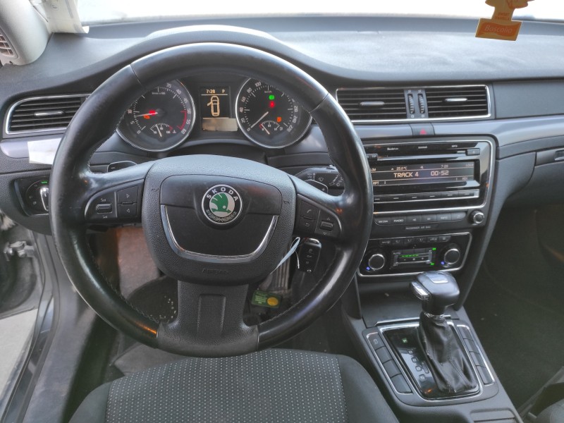 skoda suberb (3t4) del año 2011