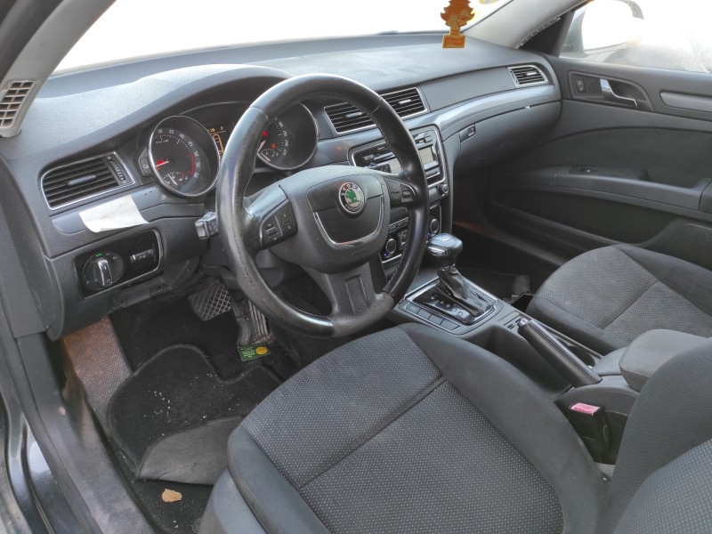 skoda suberb (3t4) del año 2011