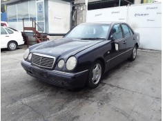 mercedes-benz clase e (w210) berlina del año 1998 2