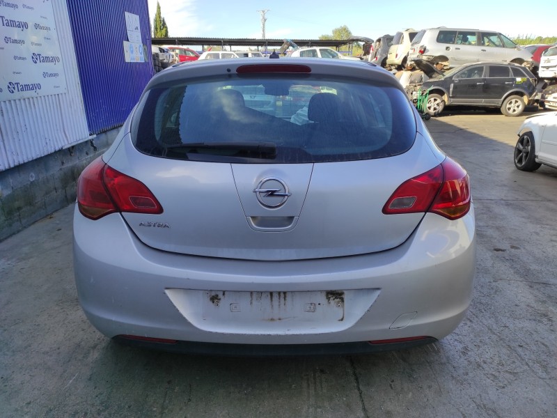 opel astra j lim. del año 2010