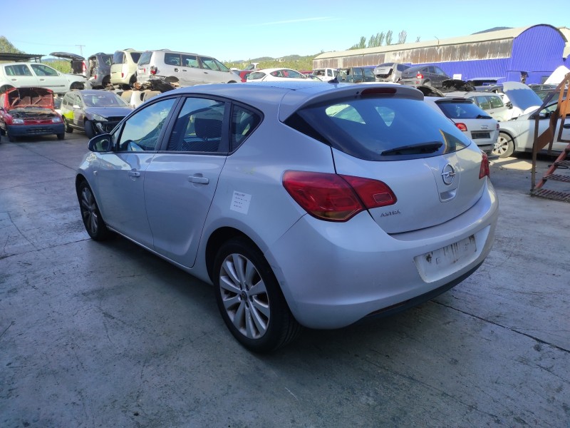 opel astra j lim. del año 2010