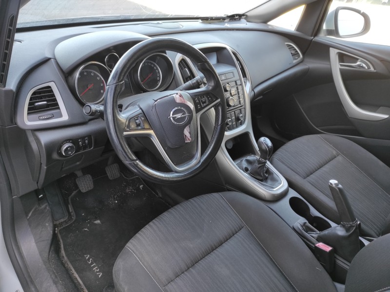 opel astra j lim. del año 2010