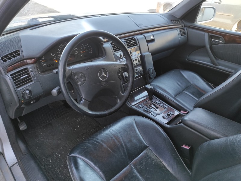 mercedes-benz clase e (w210) berlina del año 2000