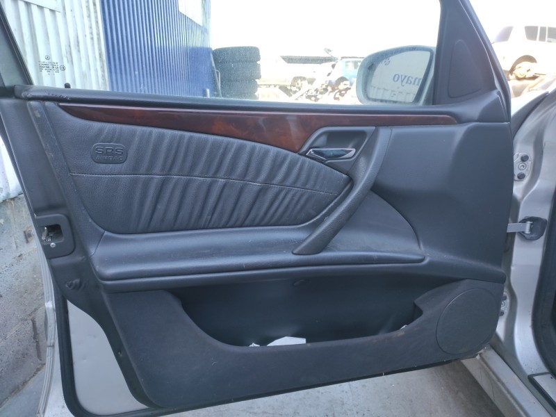mercedes-benz clase e (w210) berlina del año 2000