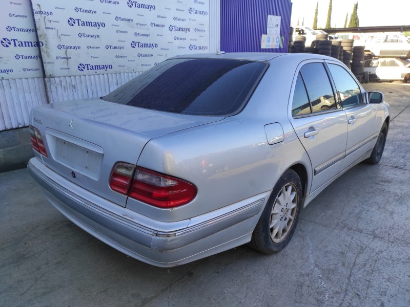 mercedes-benz clase e (w210) berlina del año 2000