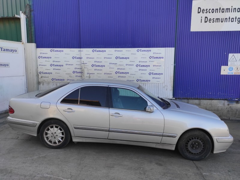 mercedes-benz clase e (w210) berlina del año 2000