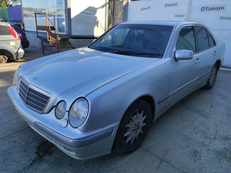 mercedes-benz clase e (w210) berlina del año 2000