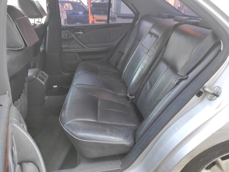 mercedes-benz clase e (w210) berlina del año 2000