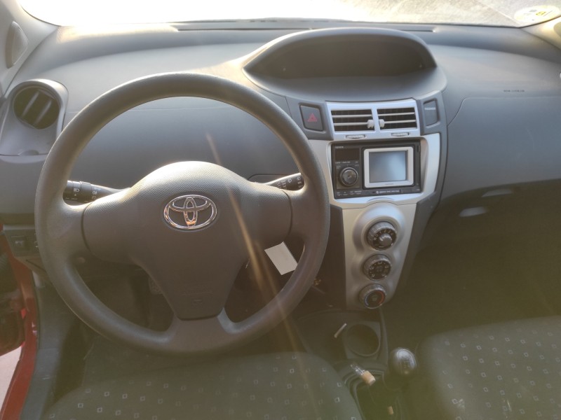 toyota yaris del año 2008