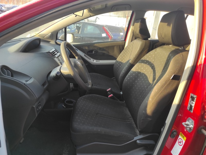 toyota yaris del año 2008