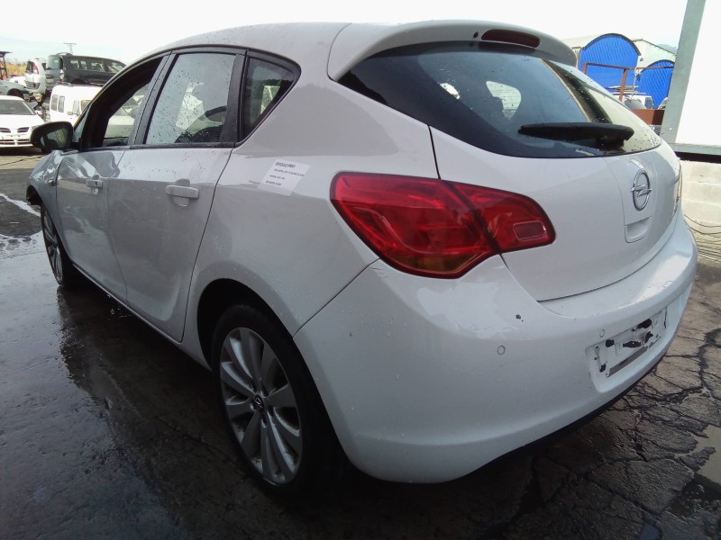 opel astra j lim. del año 2010