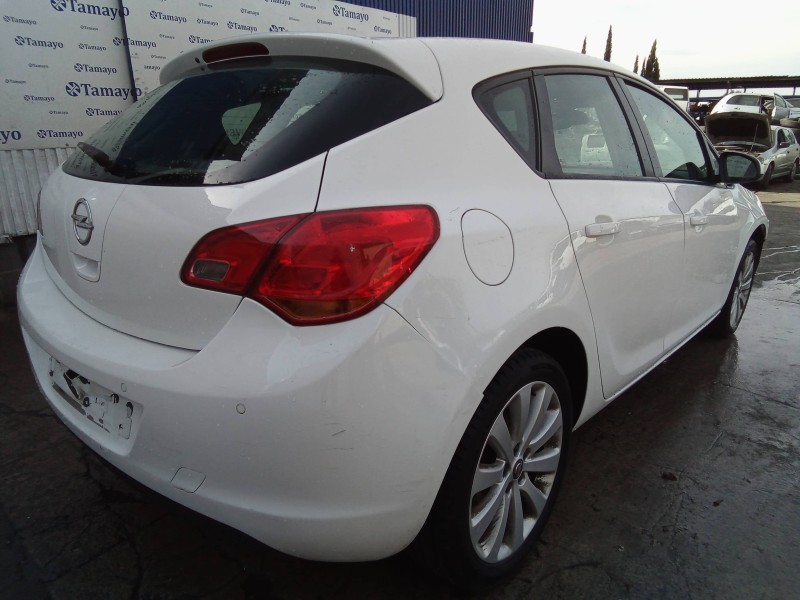 opel astra j lim. del año 2010