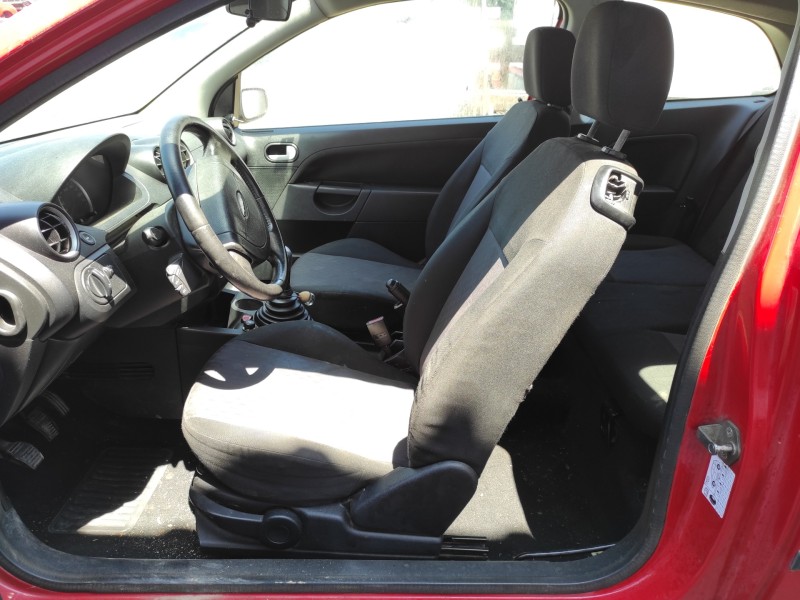 ford fiesta (cbk) del año 2004