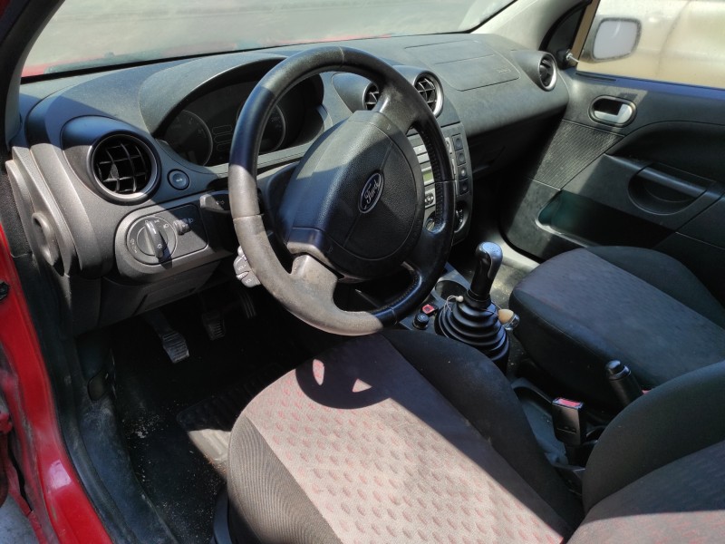 ford fiesta (cbk) del año 2004